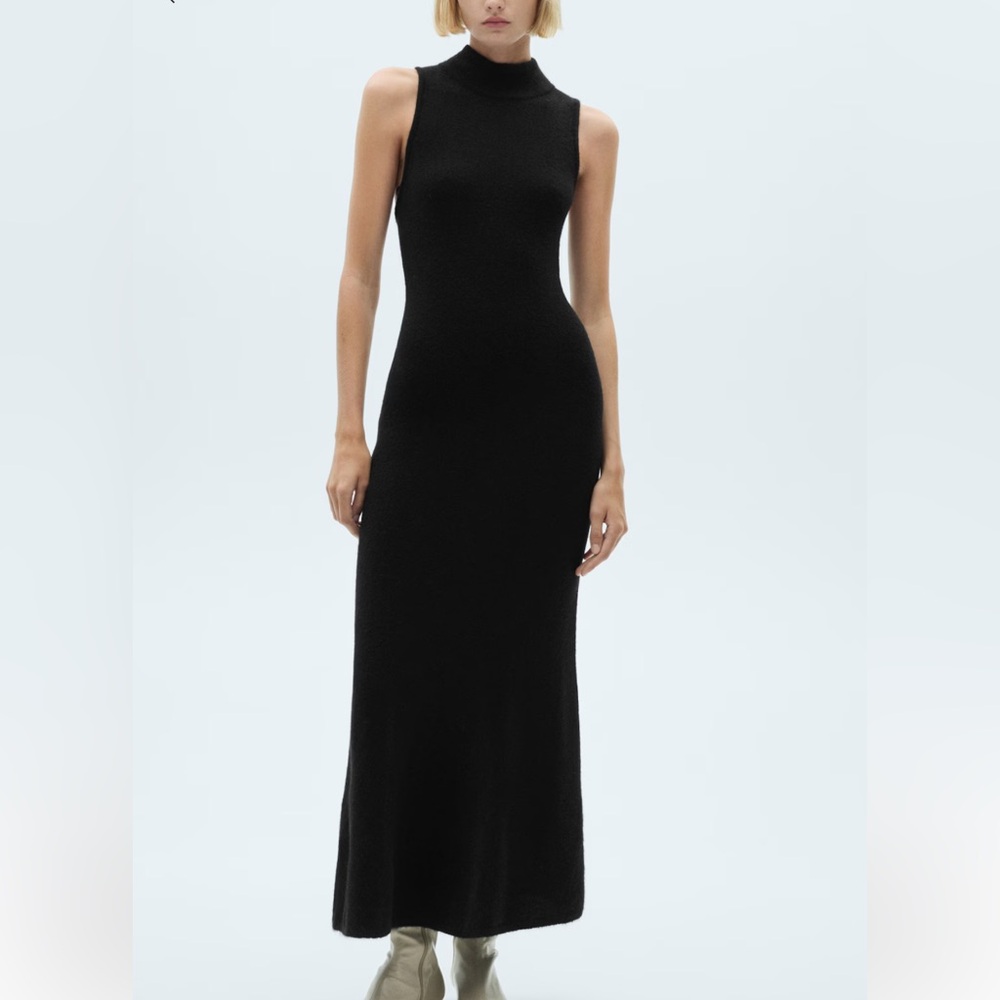 Elegant Black Knit Maxi Dress